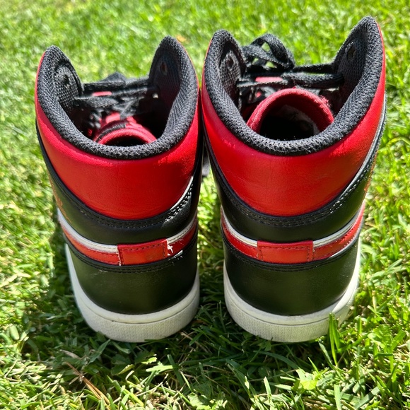 AIR JORDAN 1 MID - WHITE, BLACK, RED - SZ 9 - Picture 2 of 7